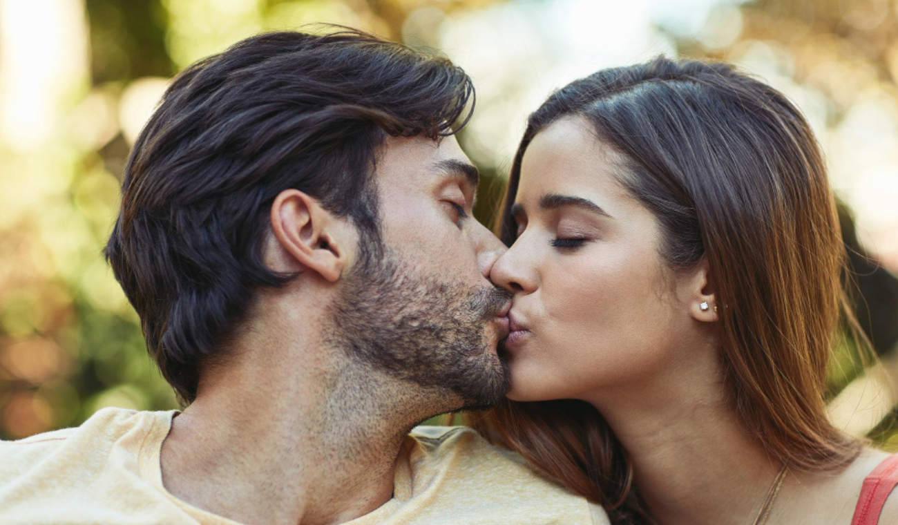 Estudios confirman que los besos frecuentes aumentan los niveles de inmunoglobulina A.